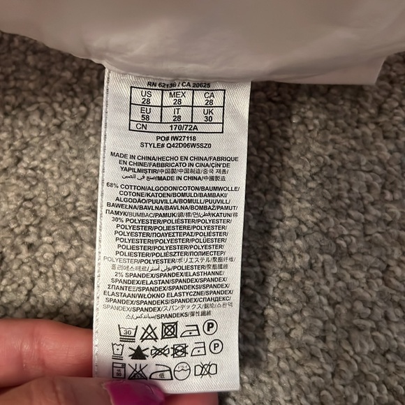 White dressy shorts by Guess size 28 🤍 - Picture 9 of 9